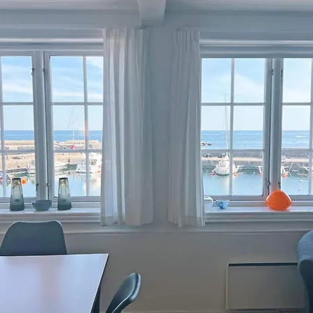 3 Person Holiday In *